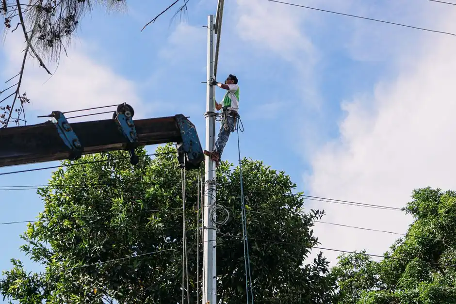 Technician performing gas line service work for a home in Olive Chapel, Apex